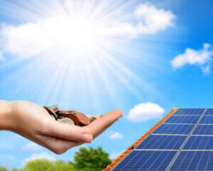 Dotácie na solárne panely sa zaviedli predovšetkým na podporu zavádzania obnoviteľných zdrojov energie ako spôsobu boja proti zmene klímy.